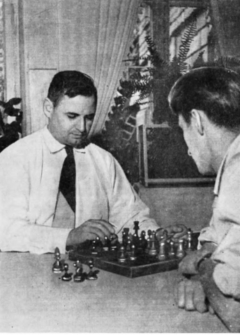 Доктор Н.С.Заноздра в свободные минуты («Шахматы в СССР», № 11, 1965)