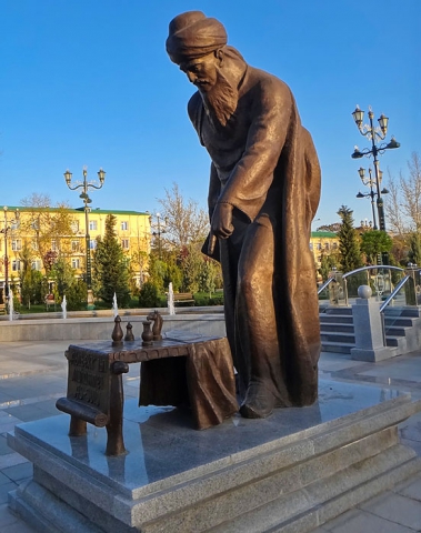 Памятник ас-Сули в Ашхабаде.