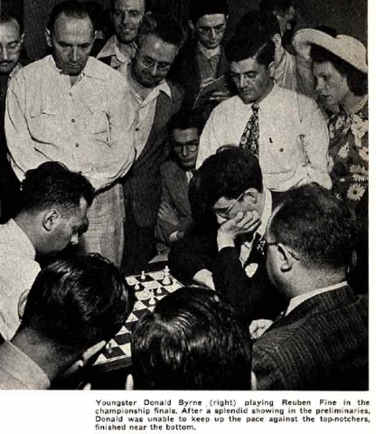 Чемпионат США по блицу 1945 года: Файн – вновь, как и в блице-1944, взявший 1-е место с 10 очками из 11 – сражается с восходящей звездой шахматной Америки Дональдом Бирном.